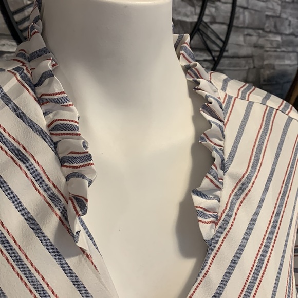 Beautiful like new button down tie up crop dress shirt - Picture 6 of 8
